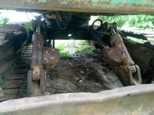 ขายแบคโฮ KOMATSU PC40-3 ตัวเดินรุ่น1 ราคา180,000