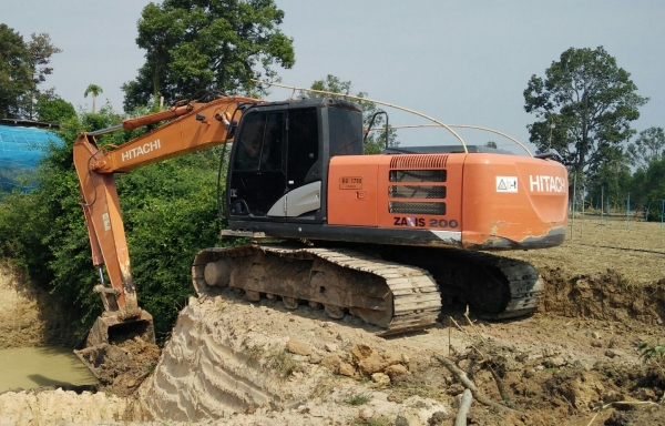 ขาย แบคโฮ HITACHI ZX200-5G ปี 55 เล่มทะเบียนครบ ใช้งาน 9,000 ชม. รถสวยเต็มทุกระบบ แอร์หนาว ราคาคุยกันได้ครับ