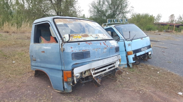 ขายยกคู่ 14,000 บาท หัวเก๋ง ISUZU NKR และ KS ราคาต่อรองได้ครับ ขายยกคู่ 14,000 บาท หัวเก๋ง ISUZU NKR และ KS ราคาต่อรองได้ครับ