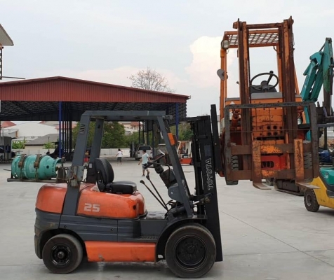 รถโฟล์คลิฟเก่านอกยีห้อ TOYOTA 6FG-25 ยกได้ 2.5ตัน เสา3ท่อน ยกสูง4.5เมตร @175,000บาท ยกจริงให้ดูจริงหนักยกรถ2.5ตันได้สบายๆ รถนอกสวยๆนำเข้ายังไม่เคยใช้งานในเมืองไทยเลย รถรุ่นใหม่เคื่องเบนซิน4สูบ รถตัวใหม่ติดแก็สมาจากเมือนนอกสุดประหยัด แล้วเกียธรรมด รถโฟล์คลิฟเก่านอกยีห้อ TOYOTA 6FG-25 ยกได้ 2.5ตัน เสา3ท่อน ยกสูง4.5เมตร @175,000บาท ยกจริงให้ดูจริงหนักยกรถ2.5ตันได้สบายๆ รถนอกสวยๆนำเข้ายังไม่เคยใช้งานในเมืองไทยเลย รถรุ่นใหม่เคื่องเบนซิน4สูบ รถตัวใหม่ติดแก็สมาจากเมือนนอกสุดประหยัด แล้วเกียธรรมด