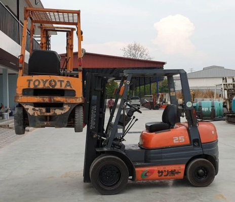 รถโฟล์คลิฟเก่านอกยีห้อ TOYOTA 6FG-25  ยกได้ 2.5ตัน เสา3ท่อน       ยกสูง4.5เมตร @175,000บาท ยกจริงให้ดูจริงหนักยกรถ2.5ตันได้สบายๆ  รถนอกสวยๆนำเข้ายังไม่เคยใช้งานในเมืองไทยเลย  รถรุ่นใหม่เคื่องเบนซิน4สูบ รถตัวใหม่ติดแก็สมาจากเมือนนอกสุดประหยัด แล้วเกียธรรมด