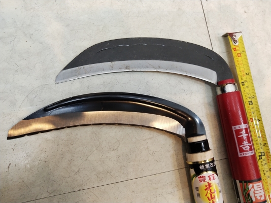 ขายเคียวด้ามไม้สีแดงMADE IN JAPAN. ใหม่ ขายเคียวด้ามไม้สีแดงMADE IN JAPAN. ใหม่