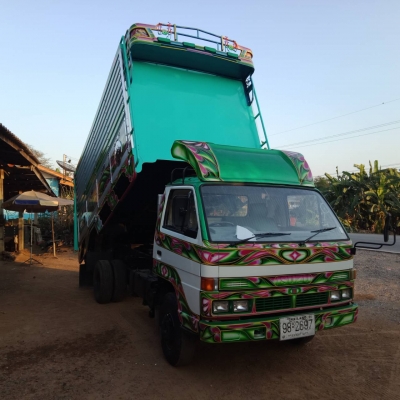 หกล้อดั้มเกษตร