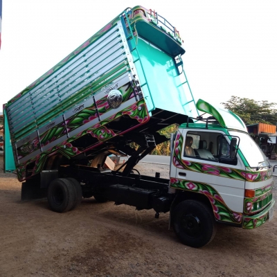 หกล้อดั้มเกษตร