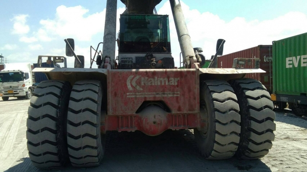 รถยกตู้คอนเทนเนอร์ ขนาด 45 ตัน ไมล์ 2100 ชม.ราคา 6500000