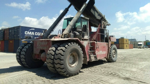 รถยกตู้คอนเทนเนอร์ ขนาด 45 ตัน ไมล์ 2100 ชม.ราคา 6500000