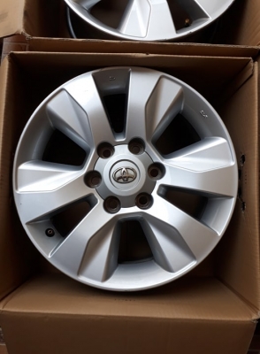 ล้อเดิมรีโว่ขอบ17 ชุด4วง5500บ.โทร0879050181.จัดส่งได้ทั่วไทย