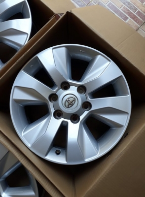 ล้อเดิมรีโว่ขอบ17 ชุด4วง5500บ.โทร0879050181.จัดส่งได้ทั่วไทย