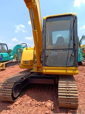 ขายจ้า..KOMATSU PC70-7 เก่านอกแท้  สภาพสวย เครื่องปั๊มดี  7,xxxชั่วโมง มีลายแย๊ก พร้อมใช้ โทร 089-3818694 จ๊อย