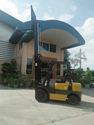 โฟล์คลิฟท์ 2.5 ตัน เครื่องยนต์ IZUSU  ดีเซล เสาสูง 4 เมตร เกียร์ออโต้ รถนำเข้า เครื่องดี ราคาเบาสุด! ชมเครื่องจักร โฟล์คลิฟท์ รอก นับ1,000รายการจากญี่ปุ่นwww.paholgroup.com
