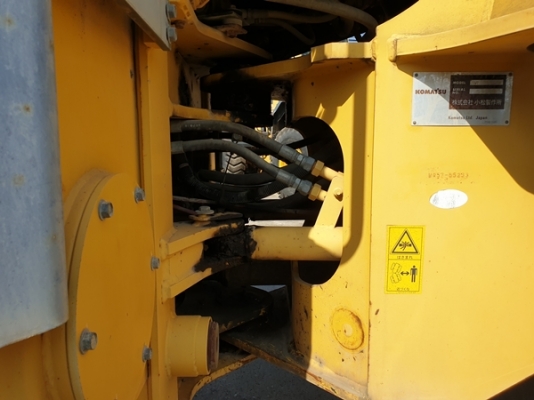 ขายรถตักล้อยาง ยี่ห้อ KOMATSU WA100-3 นำเข้าจากญี่ปุ่นแท้ 100\% สภาพสวย ไม่เคยใช้งานในไทย