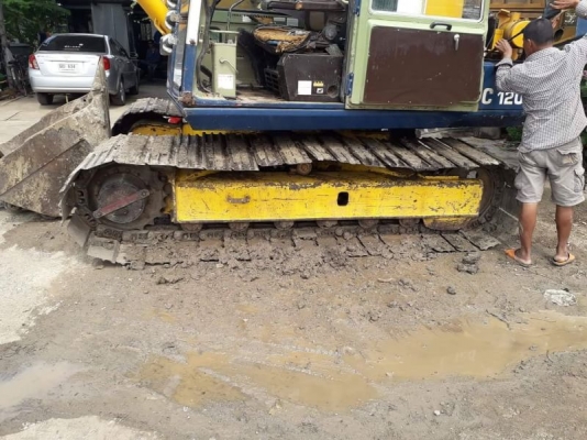 KOMATSU PC 100-3 KOMATSU PC 100-3