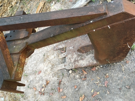 ผานขุดมันใส่รถไถฟอร์ด