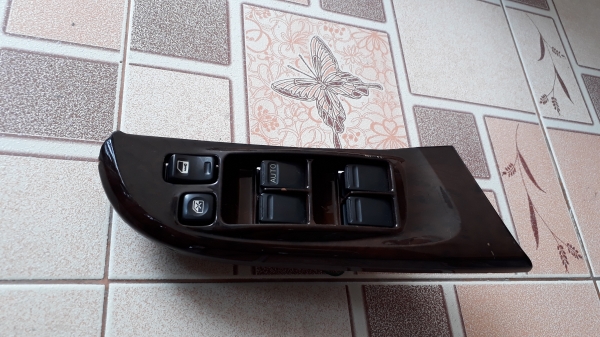 สวิทช์กดกระจกประตูไฟฟ้าด้านหน้าข้างขวา NISSAN CEFIRO A33