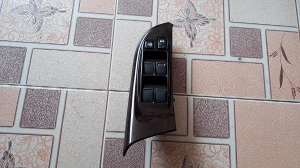 สวิทช์กดกระจกประตูไฟฟ้าด้านหน้าข้างขวา NISSAN CEFIRO A33