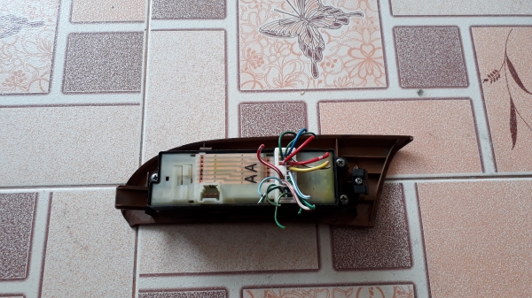 สวิทช์กดกระจกประตูไฟฟ้าด้านหน้าข้างขวา NISSAN CEFIRO A33