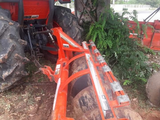 ขายรถไถ KUBOTA L4708 รถพร้อมใช้งาน สีเดิม เครื่องดี ราคาคุยกันได้ครับ อุปกรณ์ ใบดันหน้าผานหลัง