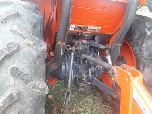 ขายรถไถ KUBOTA L4708 รถพร้อมใช้งาน สีเดิม เครื่องดี ราคาคุยกันได้ครับ อุปกรณ์ ใบดันหน้าผานหลัง