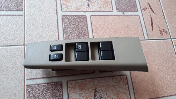 สวิทช์กดกระจกประตูไฟฟ้าด้านหน้าข้างขวา NISSAN TEANA แท้