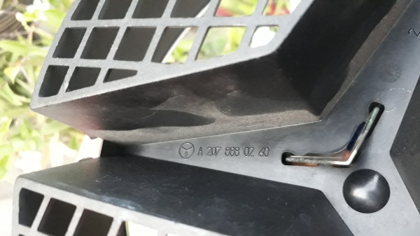 โลโก้ Mercedes C-Class 2012-2015 แท้ ติดกระจังหน้า