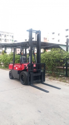 ขายรถยกโฟร์คลิฟท์ยี่ห้อ NISSAN 3 ตัน ดีเซล เสาสูง 4 เมตร