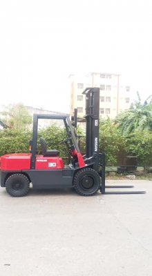 ขายรถยกโฟร์คลิฟท์ยี่ห้อ NISSAN 3 ตัน ดีเซล เสาสูง 4 เมตร ขายรถยกโฟร์คลิฟท์ยี่ห้อ NISSAN 3 ตัน ดีเซล เสาสูง 4 เมตร