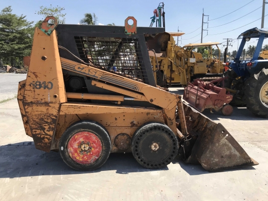 SKID LOADER CASE รุ่น 1840 ขนาด 2.5 ตัย นำเข้าจากต่างประเทศส ถูก ๆ เลยครับ