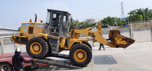 ZL30E-II รถตักล้อยาง ขนาดน้ำหนักรถ 9.5ตัน  ยกได้หนัก 3ตัน  ราคา255,000บาท  เครื่องดีเซล6สูบ  ระหัสเครือง 6110เกียร์ท็อก สนใจโทรหาที่เบอร์ 081-989-1989 หรั่งครับ