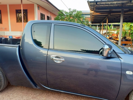 ตัดแบ่งขายฟิล์ม ดำเซลามิก ยี้ห้อFeel-kool กันร้อน82\%