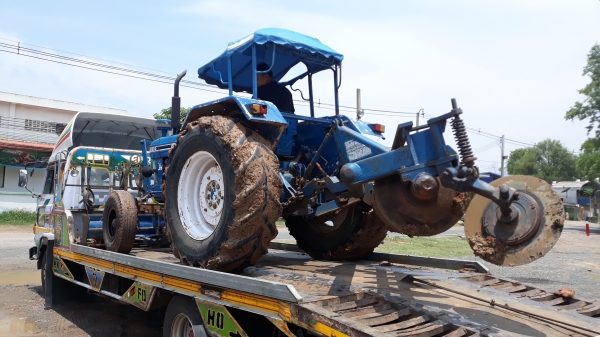 ขายรถไถฟอรด 6600 T3สภาพ สวย ๆรถบ้านๆเครืองแน่ๆ ไฮโลลิกแจ๋วๆสนใจ 093 3693639