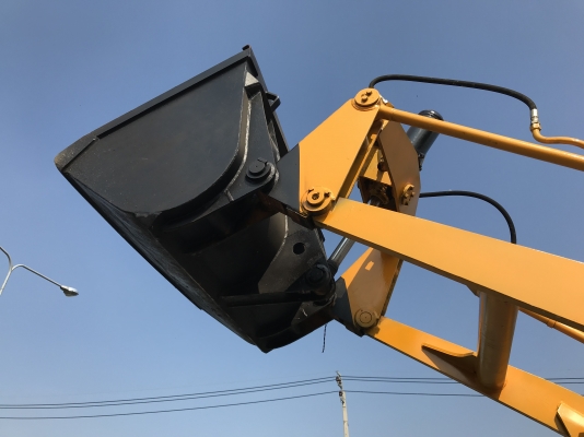 Komatsu sd10 สภาพดีเก่าญี่ปุ่น มีใบอินวอยล้อหน้าคู่ ล้อหลังใหม่ยางตัน Komatsu sd10 สภาพดีเก่าญี่ปุ่น มีใบอินวอยล้อหน้าคู่ ล้อหลังใหม่ยางตัน