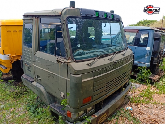 หัวเก๋ง Nissan หัวปี๊บ 3 ใบปัดรุ่นเก่า