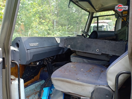 หัวเก๋ง Nissan หัวปี๊บ 3 ใบปัดรุ่นเก่า