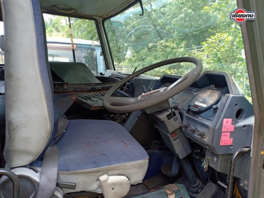 หัวเก๋ง Nissan หัวปี๊บ 3 ใบปัดรุ่นเก่า