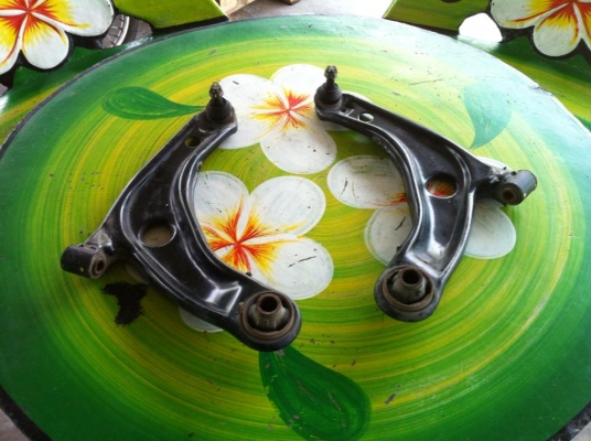 ขานปีกนก new vios ลูกหมากแน่นๆ