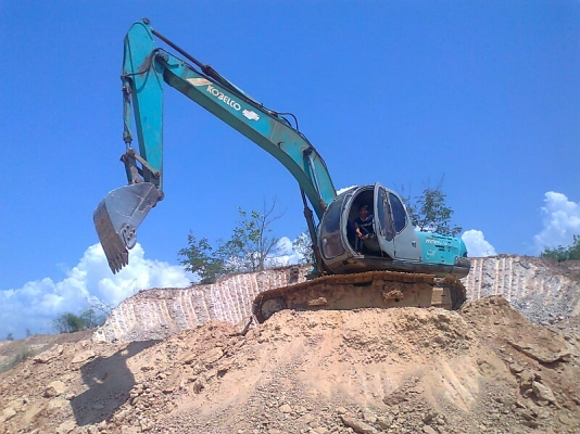 ขานด่วน..รถแบคโฮ KOBELCO SK200 M5 SUPER เลขไมล์ทำงาน 2,2xx ชั่วโมง รถสวยทั้งคัน ระบบไฟฟ้าทำงานดี ครบ มีทะเบียนครบ.