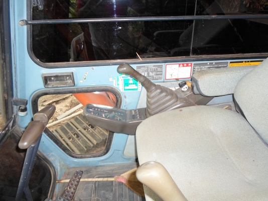 ขายรถมแม็คโคร HITACHI EX 200-3  รถสวยเก่านอก ชั่วโมงน้อย