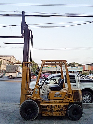 ขายรถยกTCM 2 ตัน  เครื่องดีเซลอีซูซุ กระบอกคู่ เสาสูง 3 เมตร พวงมาลัยเพาเว่อร์  สีเดิมจากนอก นำเข้าจากญี่ปุ่น ใช้งานได้ทันที