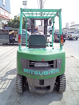 ขายรถยกมิตซูบิชิ 2 ตัน  เครื่องเบนซิน  กระบอกคู่   เสาสูง 3 เมตร  พวงมาลัยเพาเว่อร์  สีเดิมจากนอก นำเข้าจากญี่ปุ่น ใช้งานได้ทันที
