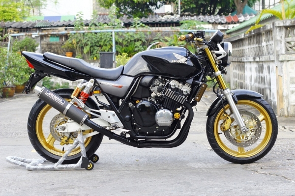 ขาย CB 400 TEC2 ปี2003 ทะเบียน ของแต่งเต็มคัน