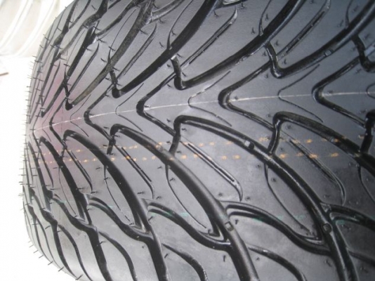 ขายล้อแม็ก CE28N 20" x 9" et 20 6 รู 139.7 +ยางใหม่ปลายปี12 (081-3747940)