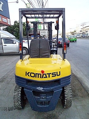 ขายรถยกโคมัสสึ 2 ตัน รุ่น11  เครื่องเบนซิน กระบอกคู่ เสาสูง 3 เมตร  พวงมาลัยเพาเว่อร์  สีเดิมจากนอก นำเข้าจากญี่ปุ่น ใช้งานได้ทันที ราคา230000 ขอรายละเอียด / รูปถ่ายเพิ่มเติมได้ที่วิวัฒน์ 087-9834888 หรือ www.รถยกสินค้า.com