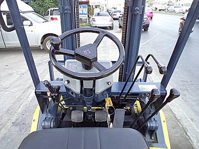 ขายรถยกโคมัสสึ 2 ตัน รุ่น11  เครื่องเบนซิน กระบอกคู่ เสาสูง 3 เมตร  พวงมาลัยเพาเว่อร์  สีเดิมจากนอก นำเข้าจากญี่ปุ่น ใช้งานได้ทันที ราคา230000 ขอรายละเอียด / รูปถ่ายเพิ่มเติมได้ที่วิวัฒน์ 087-9834888 หรือ www.รถยกสินค้า.com