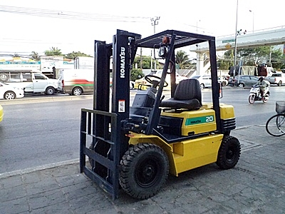 ขายรถยกโคมัสสึ 2 ตัน รุ่น11  เครื่องเบนซิน กระบอกคู่ เสาสูง 3 เมตร  พวงมาลัยเพาเว่อร์  สีเดิมจากนอก นำเข้าจากญี่ปุ่น ใช้งานได้ทันที ราคา230000 ขอรายละเอียด / รูปถ่ายเพิ่มเติมได้ที่วิวัฒน์ 087-9834888 หรือ www.รถยกสินค้า.com