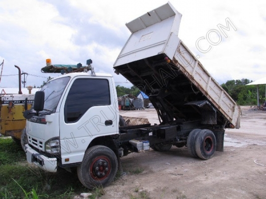 รถบรรทุก 6 ล้อดั๊มพ์ ยี่ห้อ ISUZU รุ่น NQR