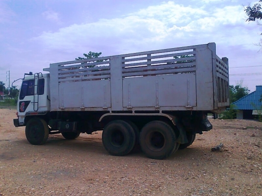 ขายด่วน..รถสิบล้อ MITSUBISHI FUSO 527 195 แรงม้า เครื่องดี คัสซีสวย เก๋งสวย ภายในครบ มีแอร์เย็นฉ่ำ รถสวย พร้อมใช้งาน มีทะเบียนครบ.