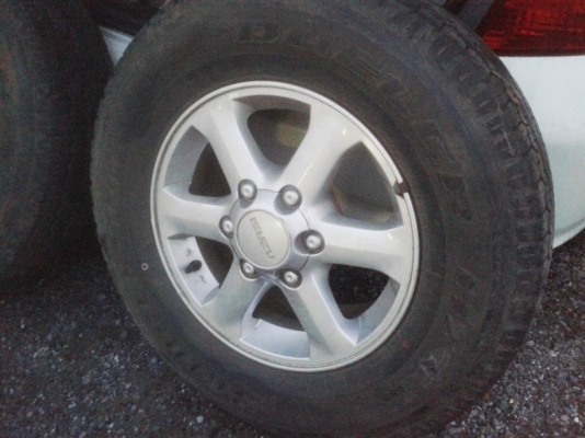 แม็กISUZUขอบ16"Hi-lander(ตัวยกสูง) สภาพสวย"ไม่ค้ด ไม่ดุ้ง"พร้อมยาง(ปี06)245/70/16 (แยกแม็ก5,000บ - ยาง1500บ.) ยกชุด5,900บ.