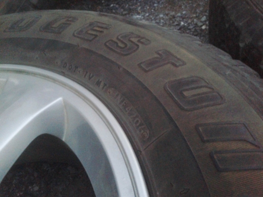 แม็กISUZUขอบ16"Hi-lander(ตัวยกสูง) สภาพสวย"ไม่ค้ด ไม่ดุ้ง"พร้อมยาง(ปี06)245/70/16 (แยกแม็ก5,000บ - ยาง1500บ.) ยกชุด5,900บ.