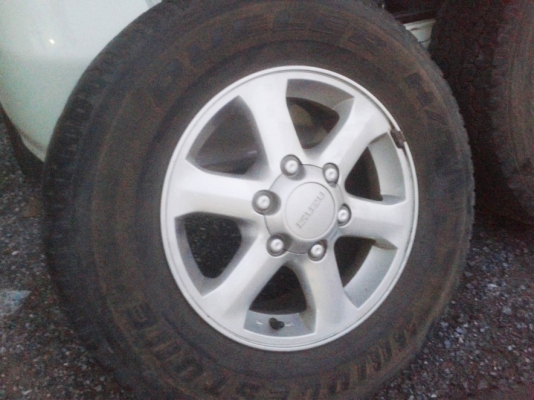 แม็กISUZUขอบ16"Hi-lander(ตัวยกสูง) สภาพสวย"ไม่ค้ด ไม่ดุ้ง"พร้อมยาง(ปี06)245/70/16 (แยกแม็ก5,000บ - ยาง1500บ.) ยกชุด5,900บ.