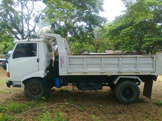 ขายด่วน..รถหกล้อ HINO KM777 รถปี 34 รถสวย มีแอร์ มีทะเบียนครบ.มีทะเบียนครบ.